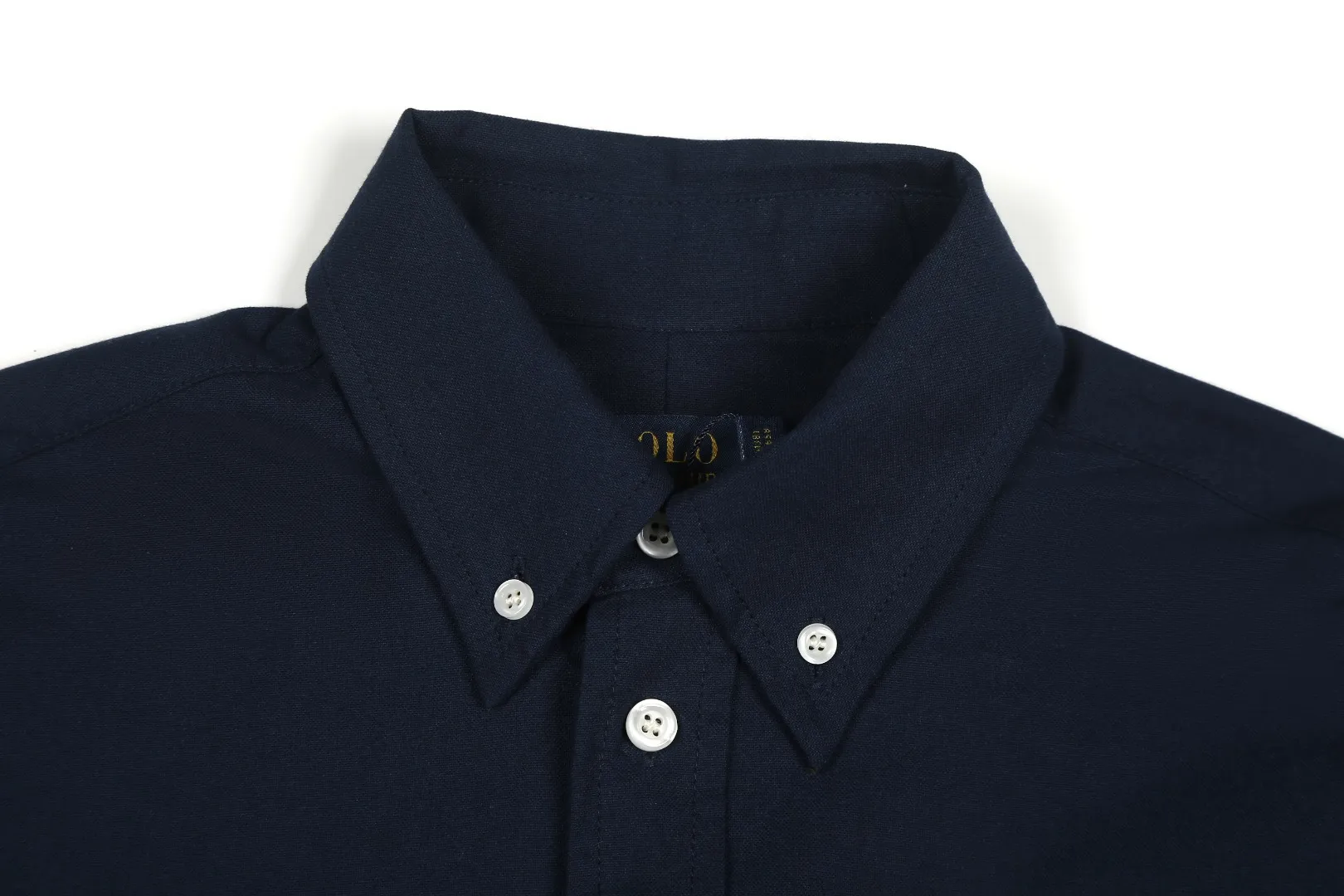 P230 White background picture [Evergreen for all seasons] Style number: 25011# Color: Navy red label/original blue/original white/matte pink/khaki/charcoal gray/black/dark blue white label Size: S to Face 100 cotton oxford spun, pre-laundering treatment, tight and soft texture ✅ - Custom dyed original pearlescent white buttons with different sizes ✅ - Special shaped chiffon foil included in the collar door tube, not easy to deform and pull ✅ - RL classic version of oxford spun shirt, thick and crisp feeling brought by oxford cloth, can be worn alone as an outer layer, can be matched with all seasons, practical wear, a must-have item in the wardrobe, start with eyes closed